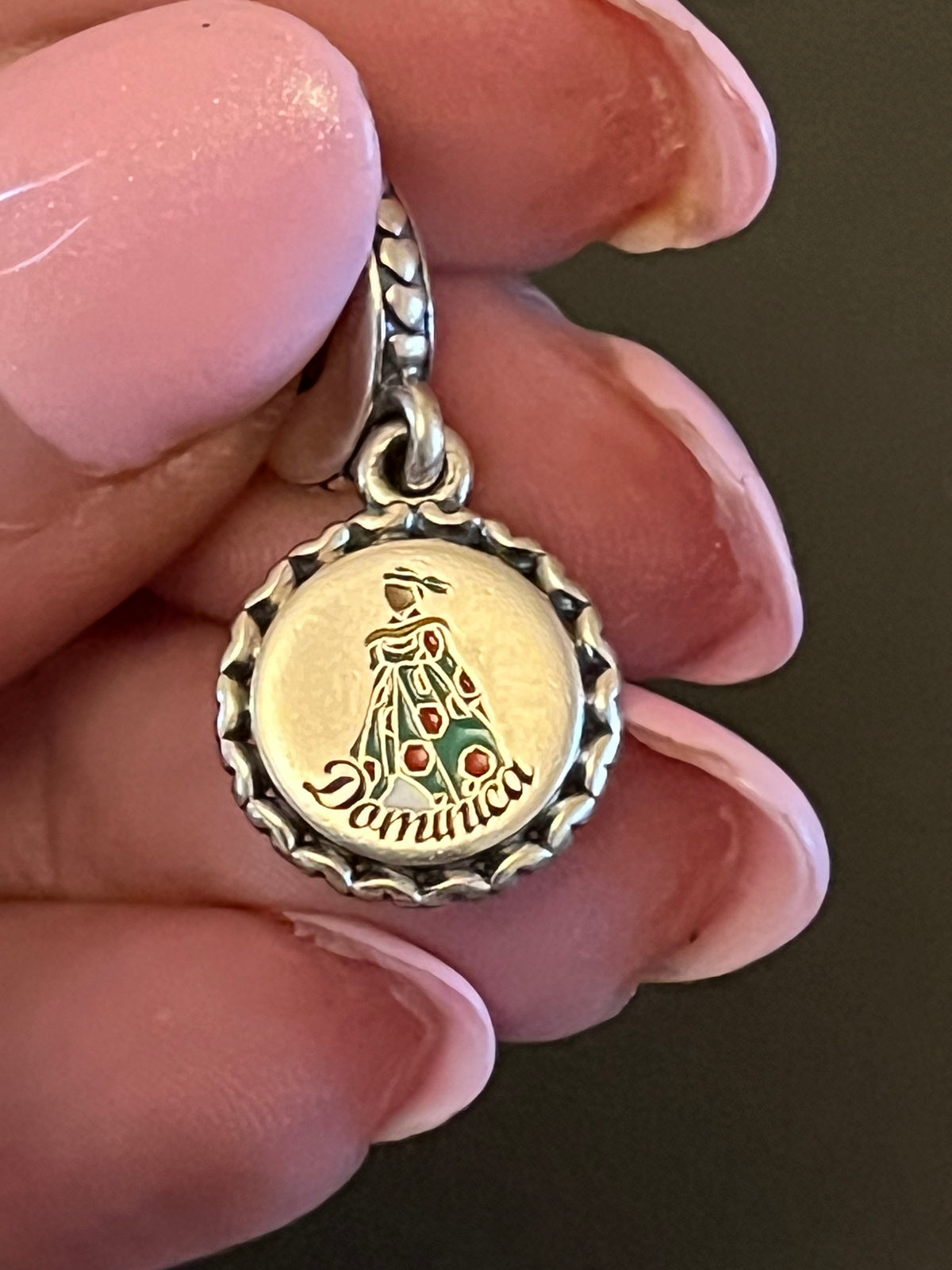 Pandora rare Dominica charm