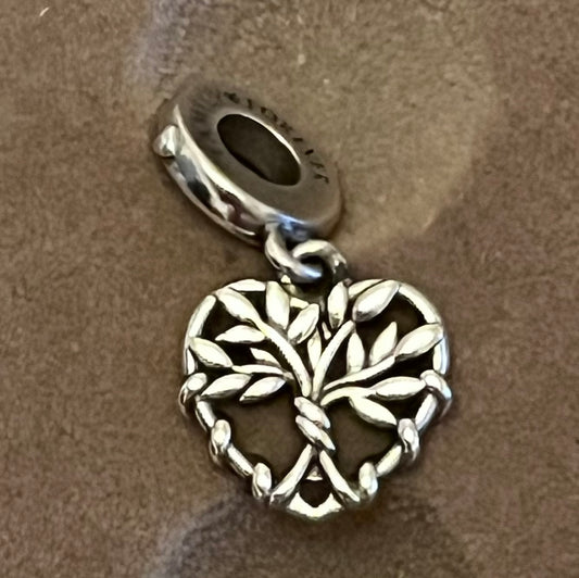 Pandora family tree charm