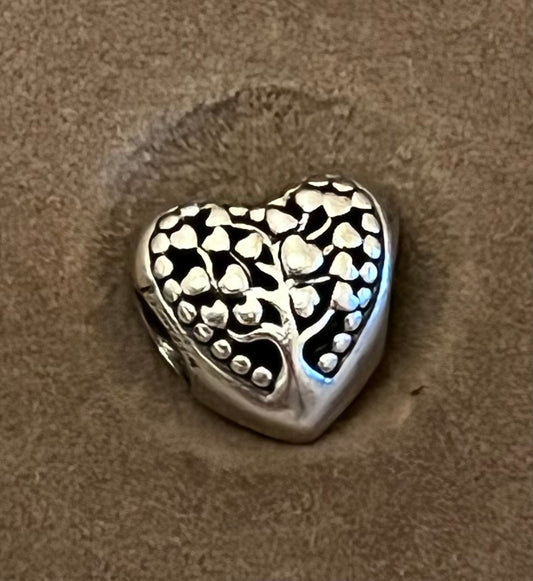 Pandora family tree charm