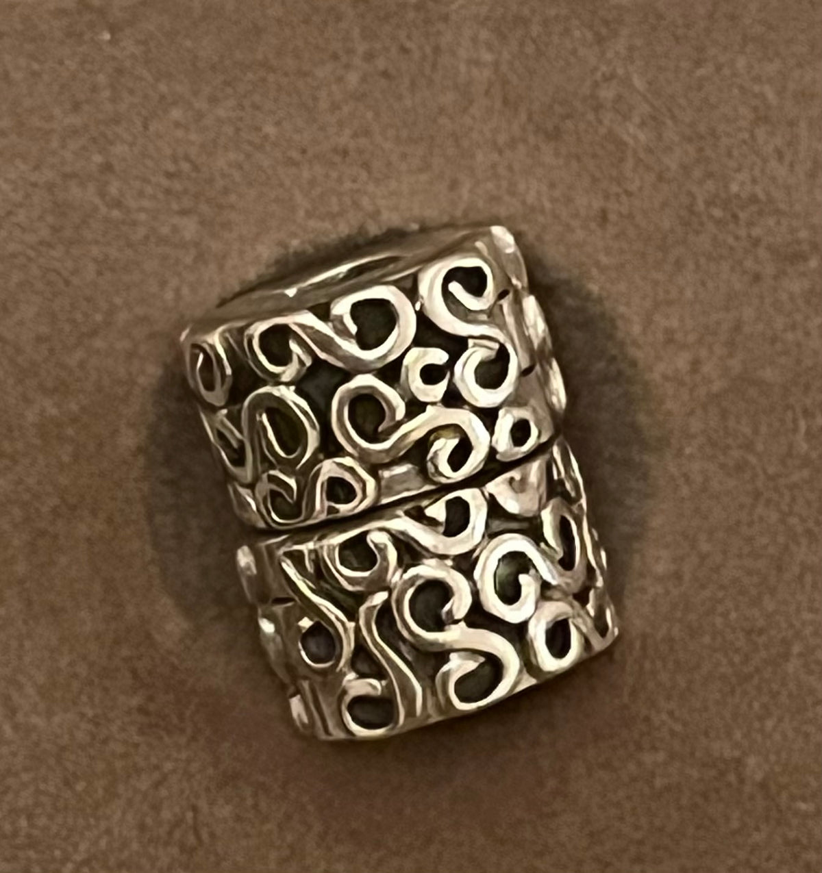 Pandora swirls clips
