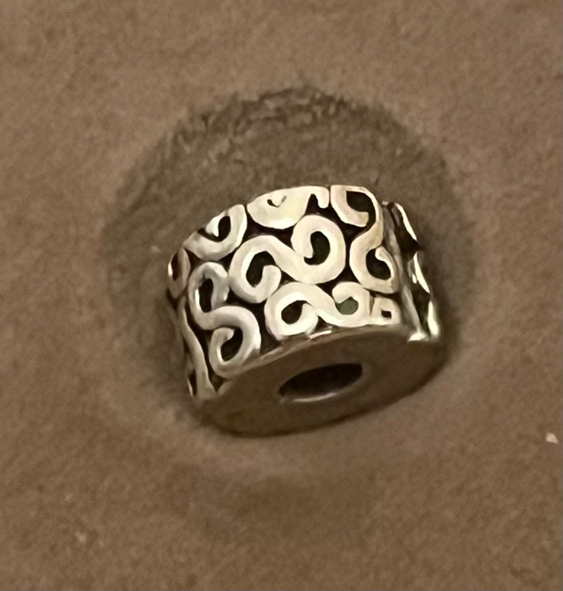 Pandora swirls clip