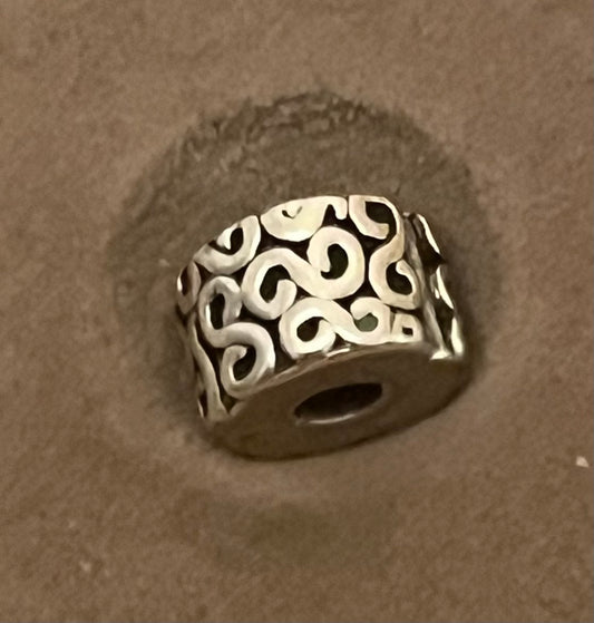 Pandora swirls clip