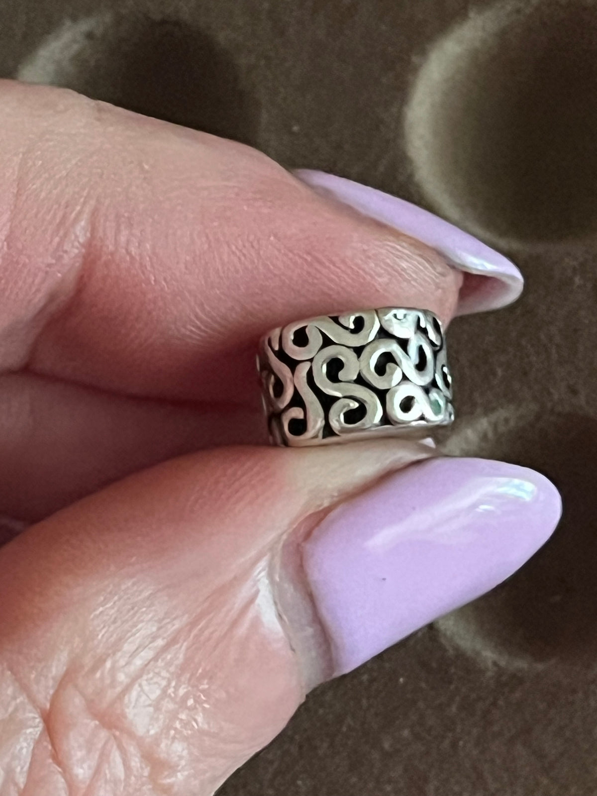 Pandora swirls clip